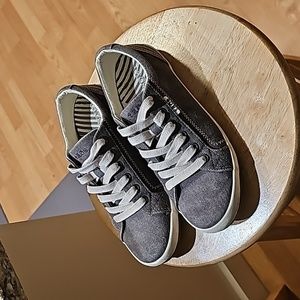 Taos Women's Gray Canvas Sneaker - Size 8